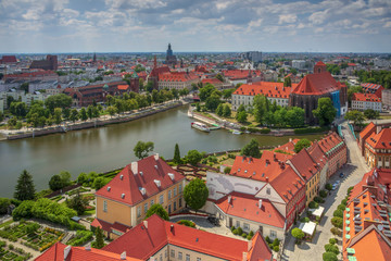 Widok z lotu ptaka na centrum miasta, oraz płynącą rzekę - Wrocław, Polska - obrazy, fototapety, plakaty