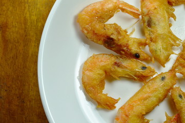 crispy fried shrimp with flour arranging on plate