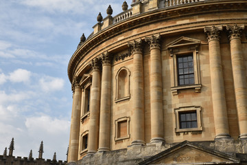 Fototapeta na wymiar Bâtiment circulaire à colonnes à Oxford, Angleterre