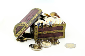 Miniature people : businessman found the treasure of gold coins