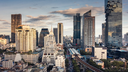 Obraz premium Bangkok downtown and business financial district of Thailand