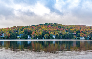 Couleurs d'automne - Lac - Canada - Québec - 214793004
