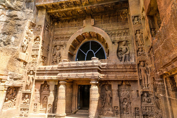 Toegangsdeur van oude Ajanta-grotten, rotsgehouwen boeddhistische grotmonumenten in Aurangabad, Maharashtra, India