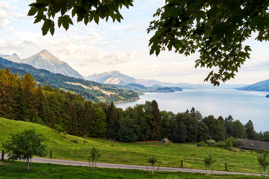 &Uuml;ber dem Thunersee