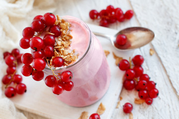 Red currants and yogurt
