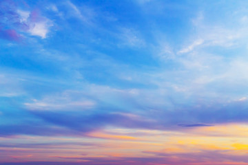 Obraz premium Colorful dramatic sky with clouds at sunset