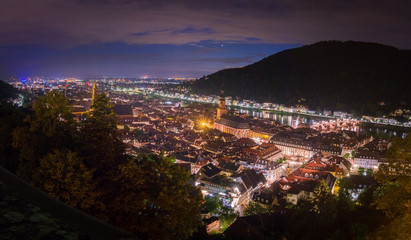 Panorama Ausblick vom Heidelberger Schloss auf die Altstadt von Heidelberg bei Nacht, Baden Württemberg, Deutschland