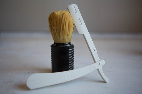 Rasoio lametta e pennello da barba
