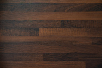 Dunkles lackiertes Holz als Hintergrund mit viel Freiraum für Text