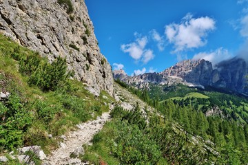 Pfad zum Pisciadu-Klettersteig, Dolomiten