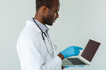Professional doctor using his laptop Als