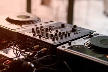 Dj Mixer and Turntable