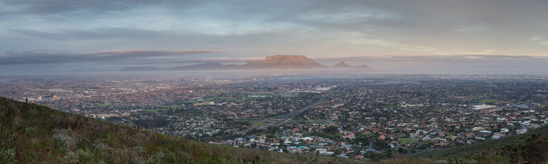 Panoramic views over cape town at dawn