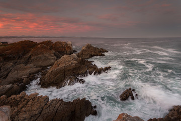 Obraz premium Wide angle landscape image of rock formations and the indian ocean along the Garden Route coast of South Africa