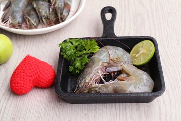 Fresh shrimps for cooking