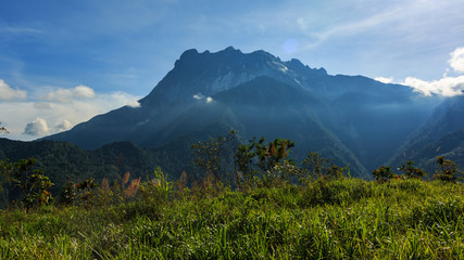 Obraz premium Amazing Mount Kinabalu of Sabah, Borneo / Majestic view of Mount Kinabalu