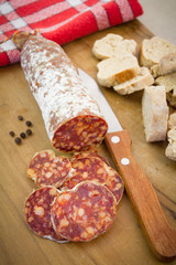 saucisson sec tranché