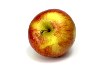 Frischer saftiger roter Apfel auf weißem Hintergrund isoliert