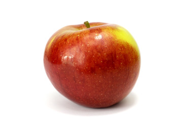 Frischer Roter Apfel isoliert auf weißem Hintergrund alleinstehend