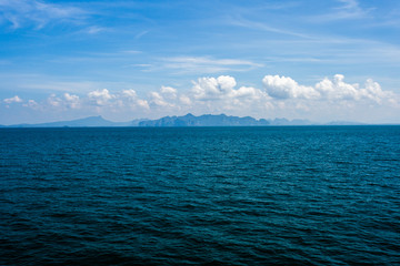 Obraz premium Blue Seawater with sea foam as background