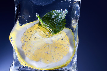 A slice of lemon and mint in a glass of water.