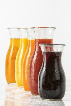Fruchtsäfte in Glasflaschen