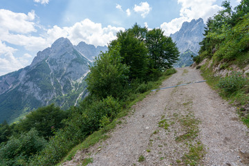 Fototapeta premium Kaiserbachtal Weg zum Stripsenjochhaus