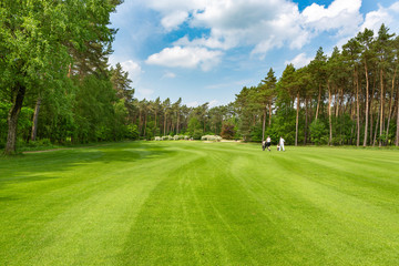 Obraz premium Personen auf Golfplatz