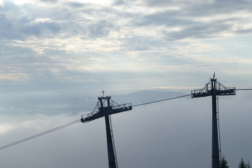 Wczesny, letni poranek. Widok z wierzchołka Stogu Izerskiego w Górach Izerskich. Późne lato. Polska. Europa.  © Marian