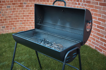 Black barrel grill.