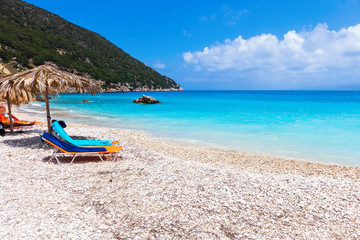Fototapeta na wymiar Perfect tropical beach with turquoise water
