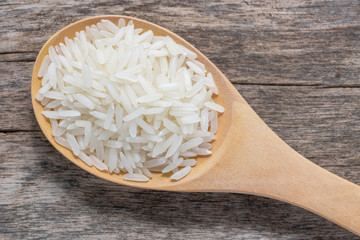 uncook rice in wood spoon