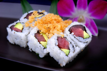 Maguro American sushi roll.