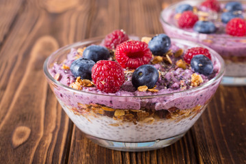 Chia yogurt with granola
