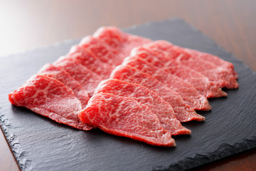 牛肉　焼肉用　かた