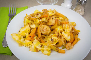 poêlée de saint-jacques et farfalles