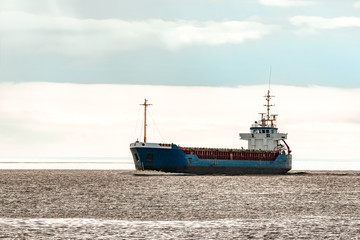 Obraz premium Blue bulk carrier
