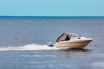 Fototapeta na wymiar White speed boat in action