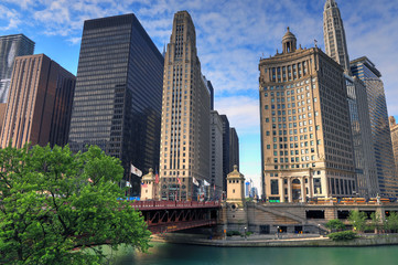 Obraz premium Chicago, Illinois architecture and skyline along the Chicago river.