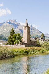 Sils, Segl, Sils-Maria, Baselgia, St. Lorenz, Kirche, Pfarrkirche, Oberengadin, Engadin, Inn, Fluss, Wanderweg, Alpen, Graubünden, Sommer, Schweiz