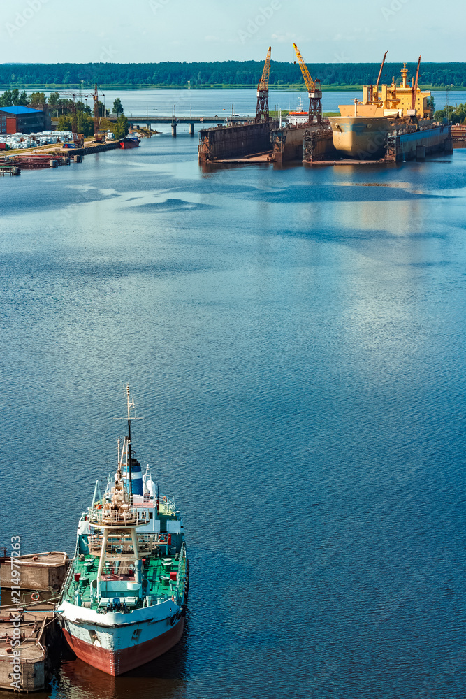 Poster Cargo ship in the dock