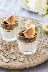 Greek yogurt with figs and honey