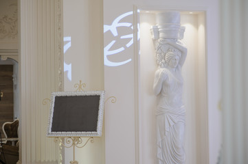 A wonderful sculpture and a wall for photos