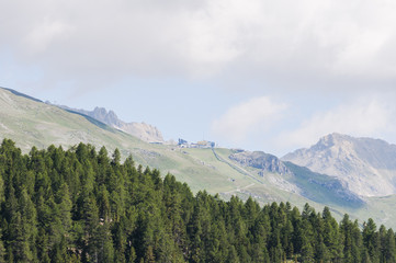 Fototapeta premium St. Moritz, Corviglia, Piz Corviglia, Bergbahn, Wanderweg, via Engiadina, Oberengadin, Engadin, Alpen, Graubünden, Sommer, Schweiz