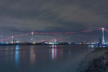 Obraz premium Cable car link across river Thames