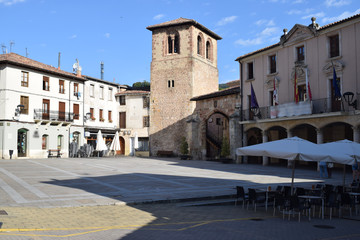 Fototapeta na wymiar Plazas de pueblos pintorescos.
