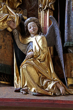 Angelo; particolare della pala d'altare scolpita da Michael Pacher - Antica chiesa parrocchiale di Gries, Bolzano
