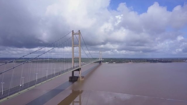 This bridge was once the longest suspension bridge in the world. Reaching from North to South Humberside over the River Humber. Hull on the north side and Grimsby on the South side.