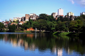 Uma lagoa no meio urbano