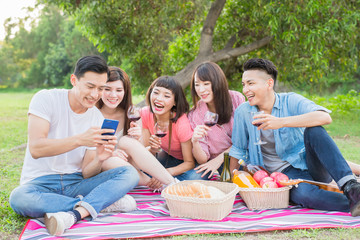 people happy at a picnic